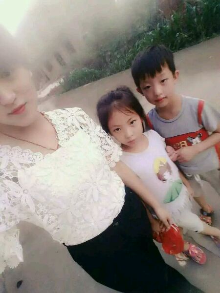 Xixi with brother and sister